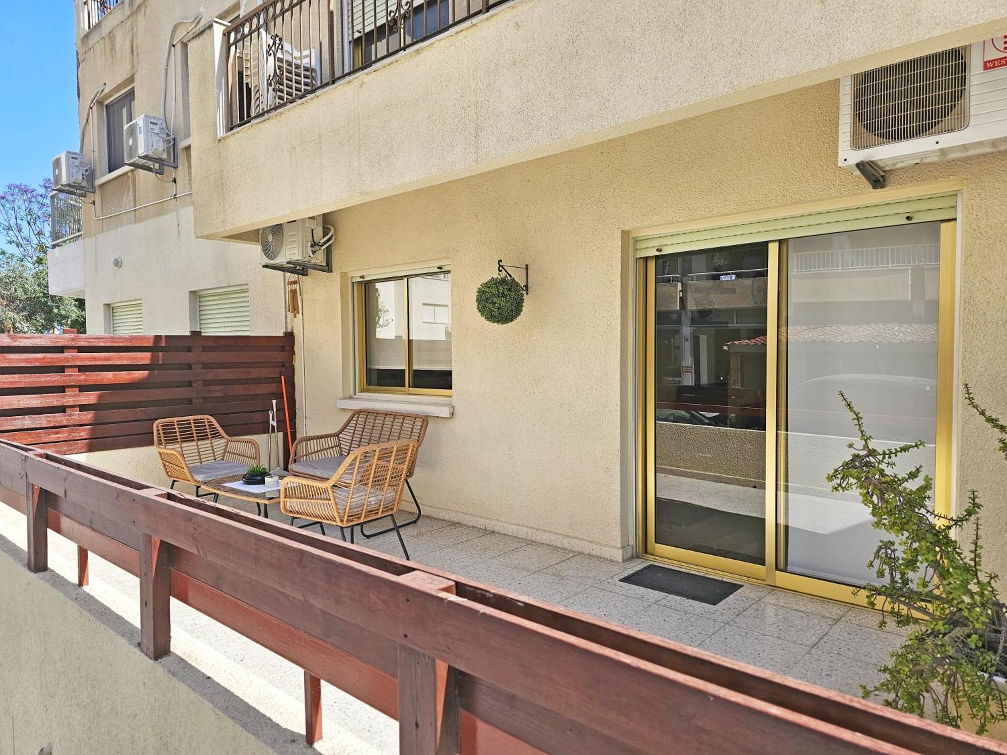 Albert'S Apartment Mackenzie 001 Larnaca Extérieur photo